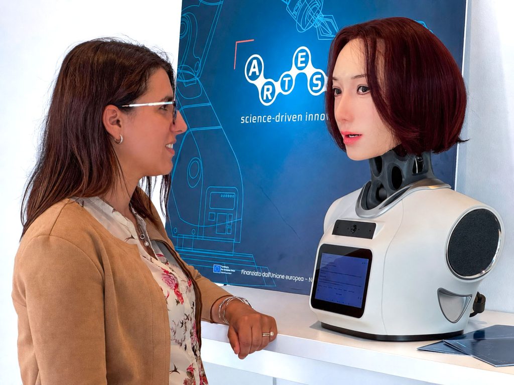 Clementina_e_robot.jpg